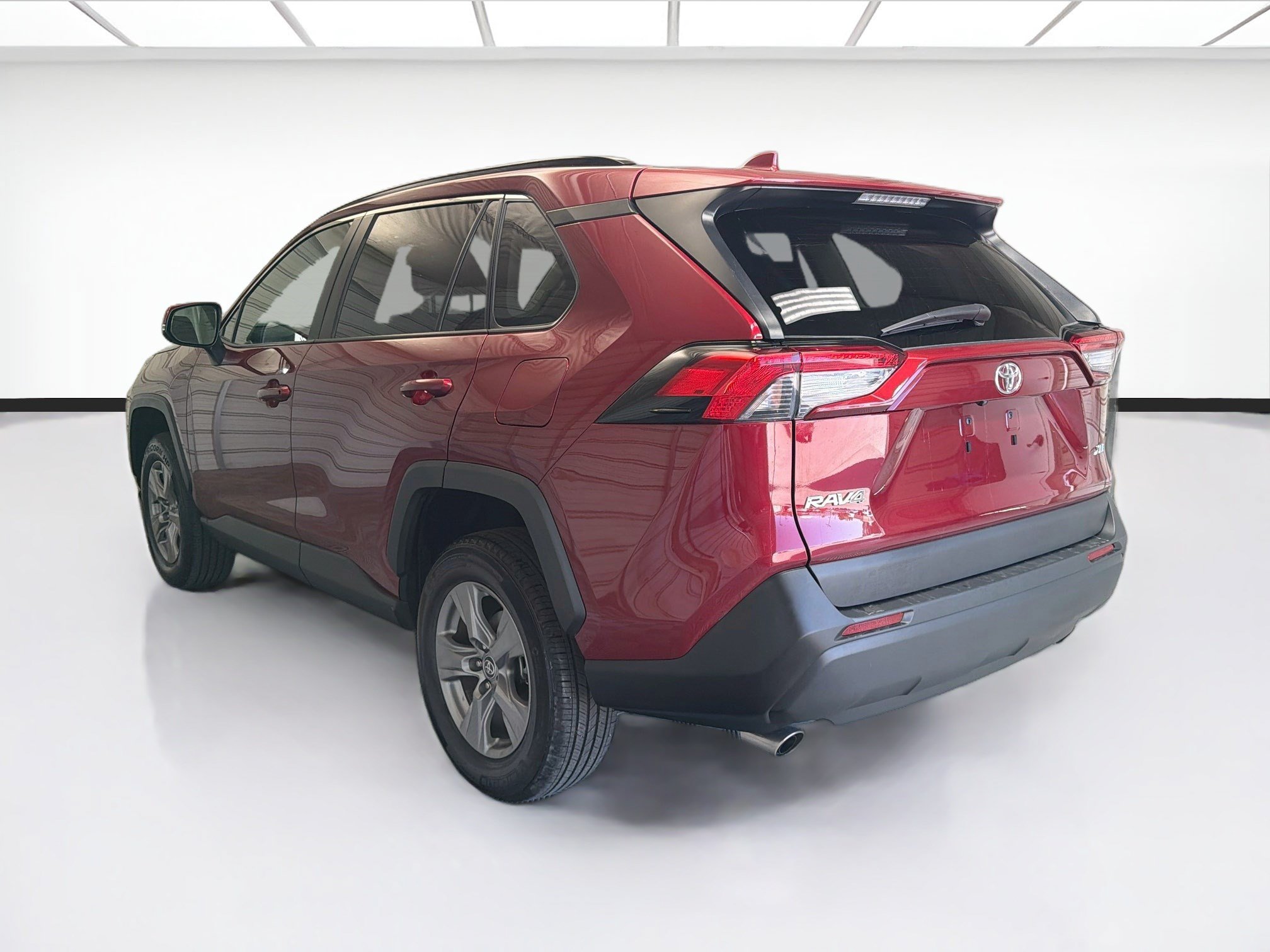 Used 2025 Toyota RAV4 XLE FWD image 6