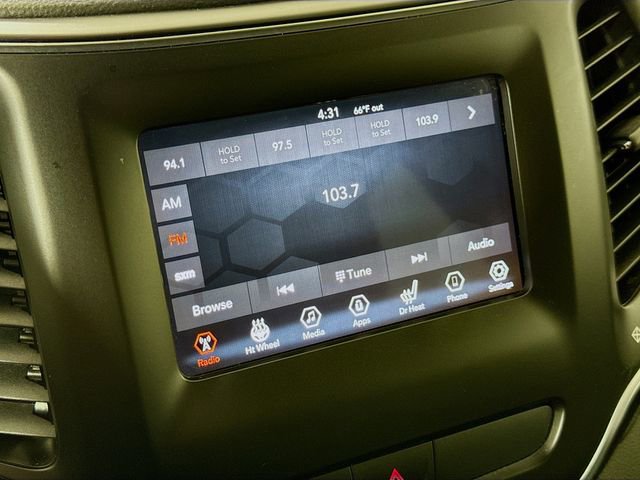 Used 2019 Jeep Cherokee Latitude Plus w/ Cold Weather Group image 15