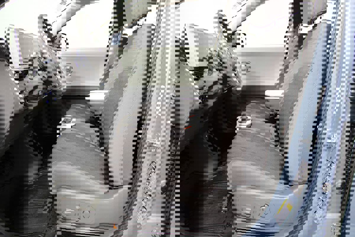 Used 2024 Hyundai Ioniq 5 SE image 8