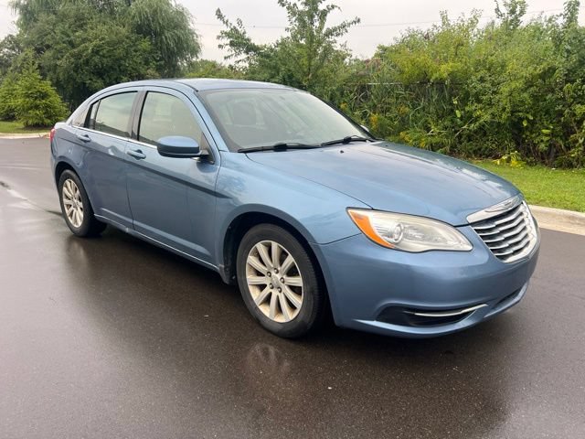 Used 2011 Chrysler 200 Touring FWD image 3