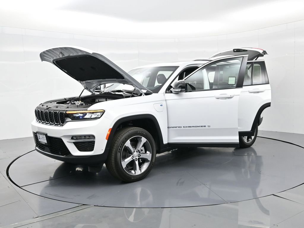 New 2025 Jeep Grand Cherokee Limited 4xe w/ Luxury Tech Group II image 23