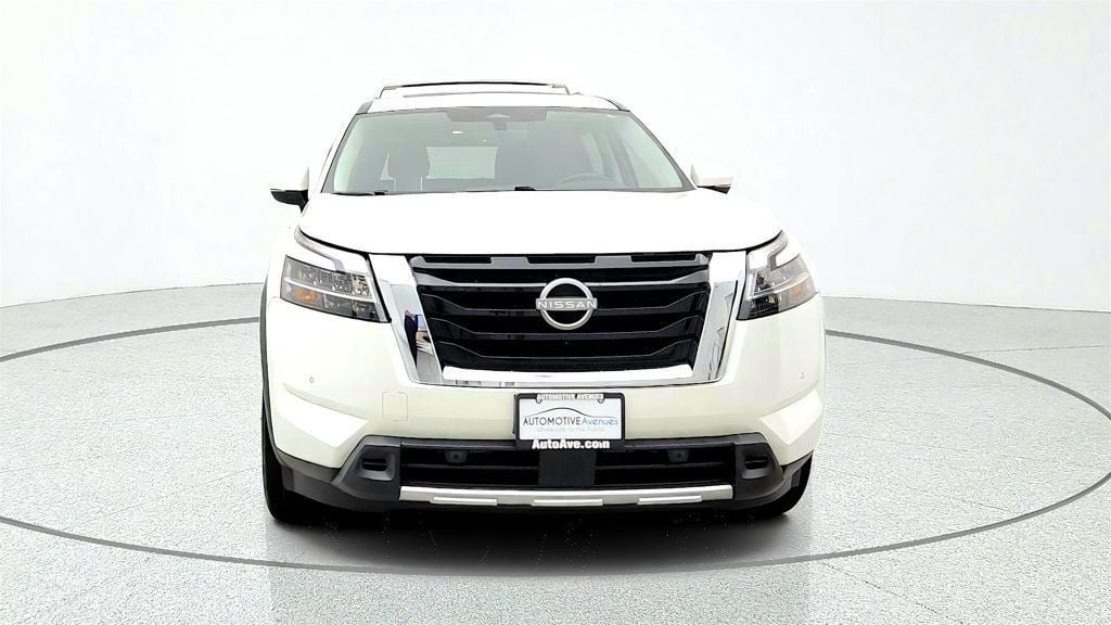 Used 2024 Nissan Pathfinder SL w/ SL Premium Package FWD image 2