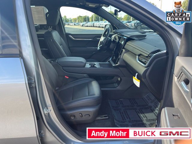 Used 2026 GMC Acadia Elevation w/ Elevation Premium Package FWD image 42
