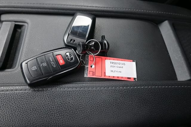 Used 2024 Toyota Grand Highlander FWD image 9
