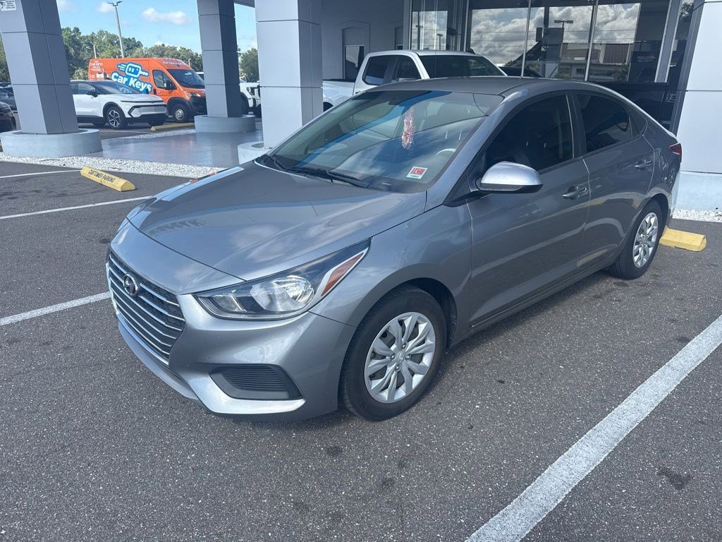 Used 2022 Hyundai Accent SE FWD image 2