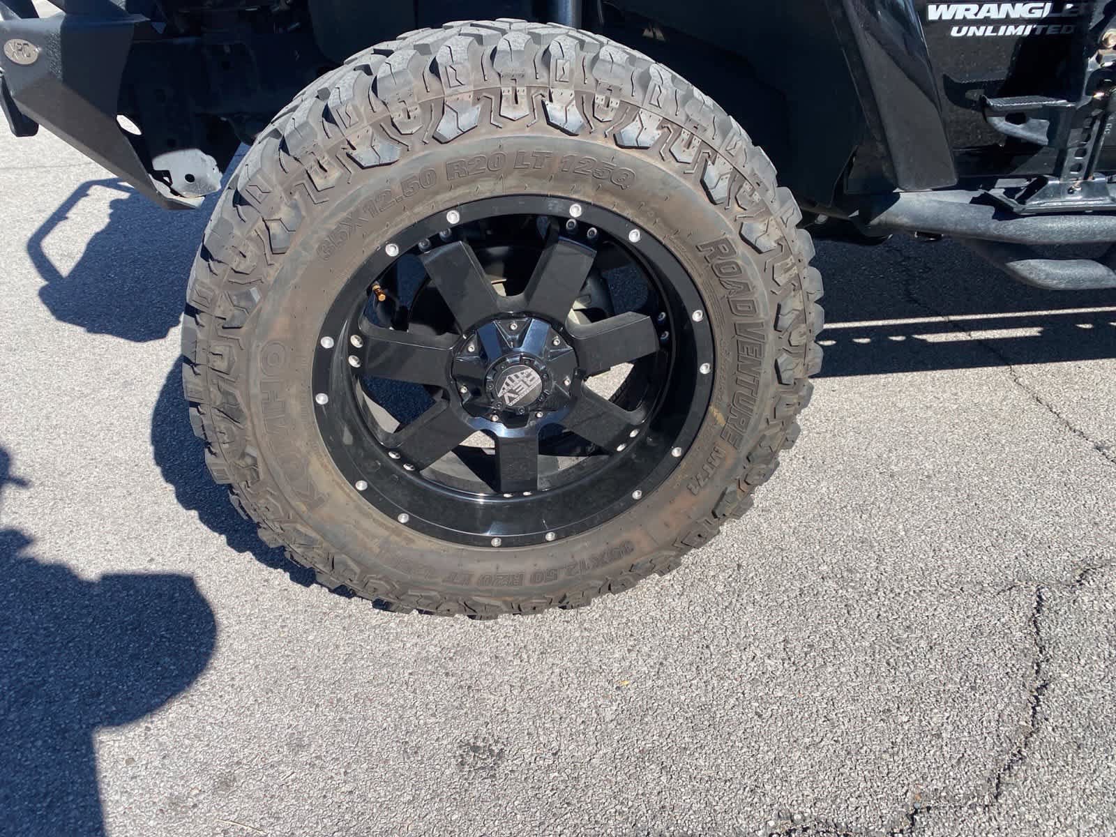 Used 2017 Jeep Wrangler Unlimited Rubicon w/ Connectivity Group AWD/4WD image 10