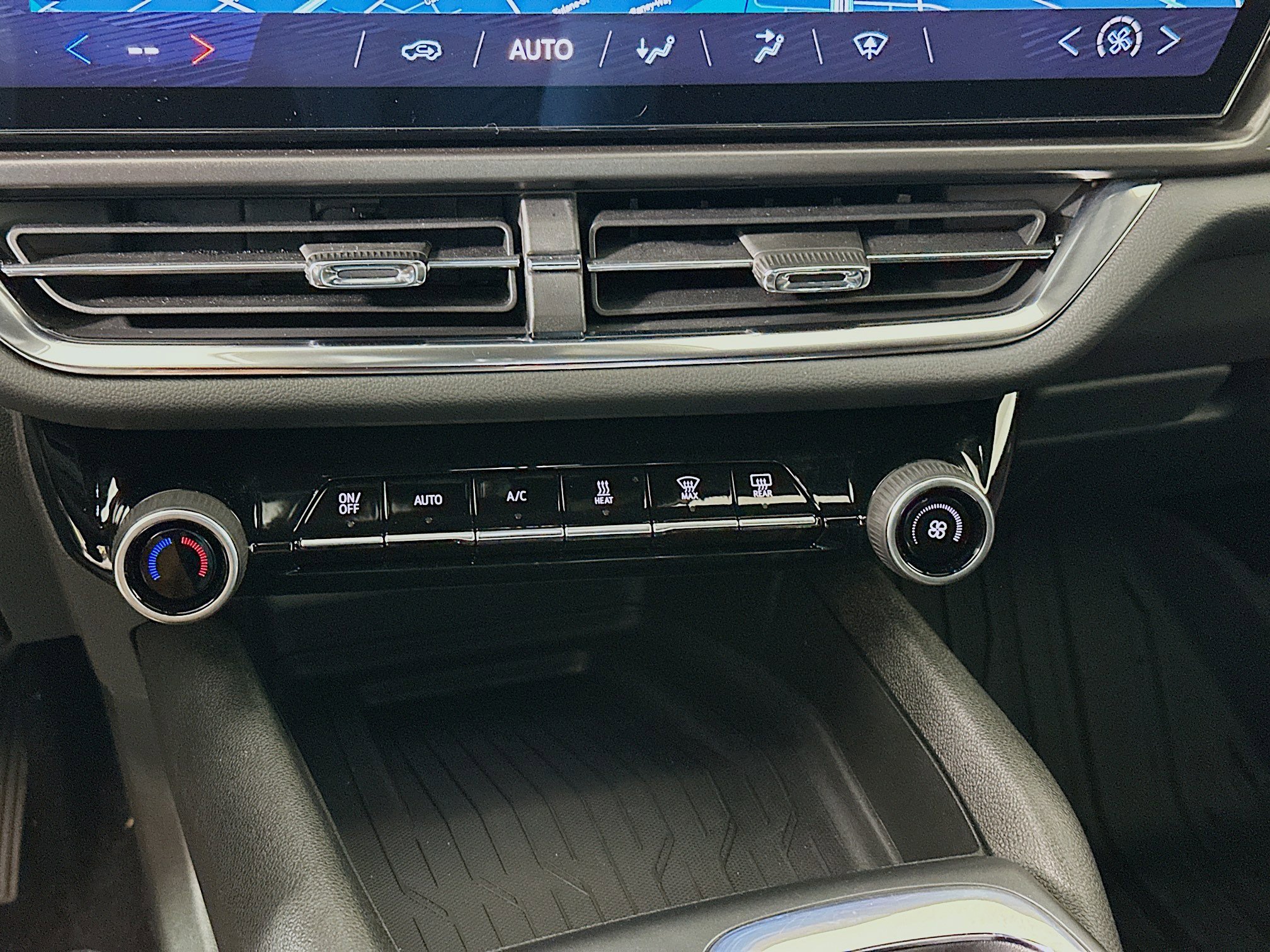 Used 2025 Chevrolet Equinox EV LT image 24