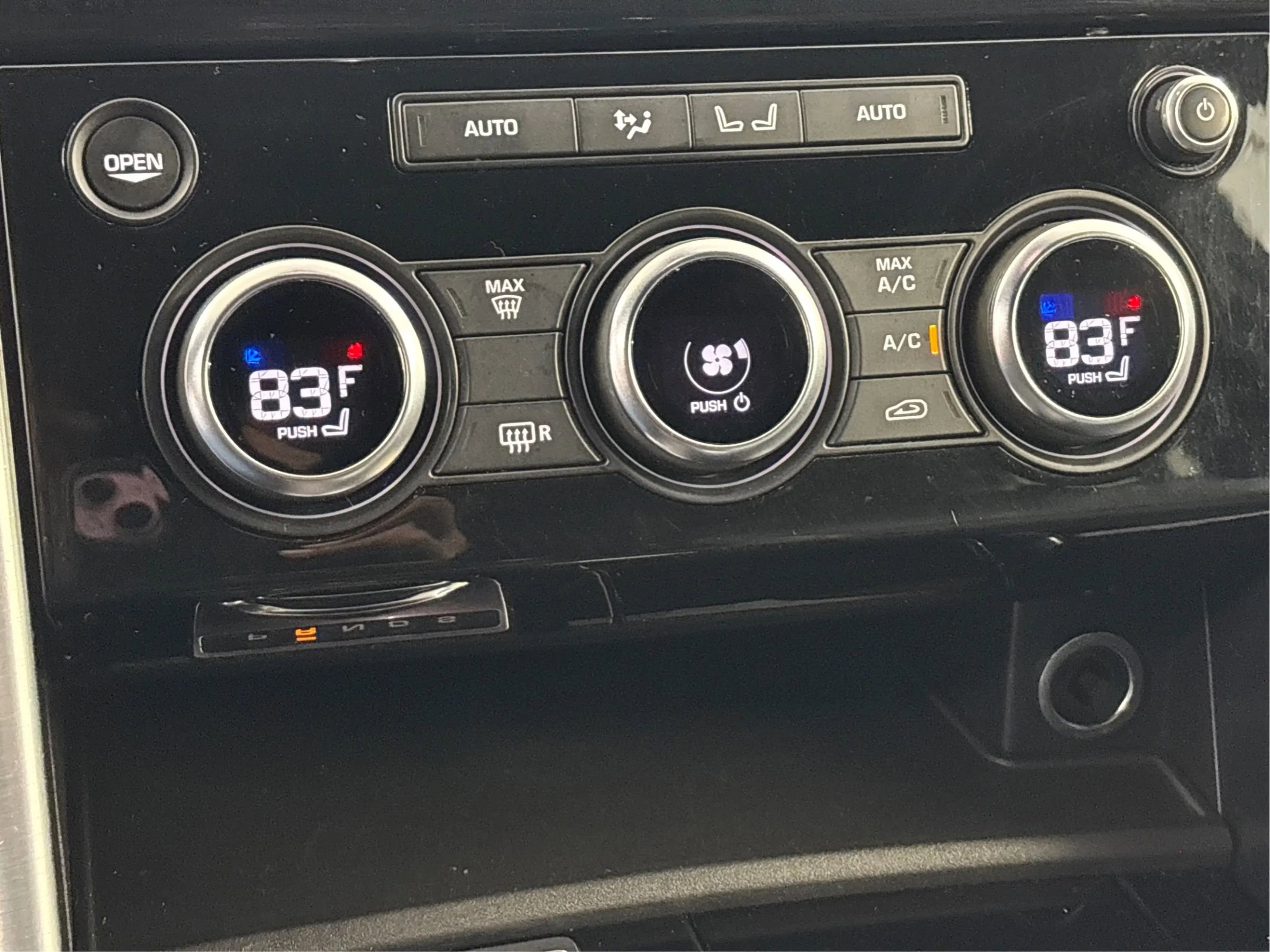 Used 2020 Land Rover Discovery HSE image 39