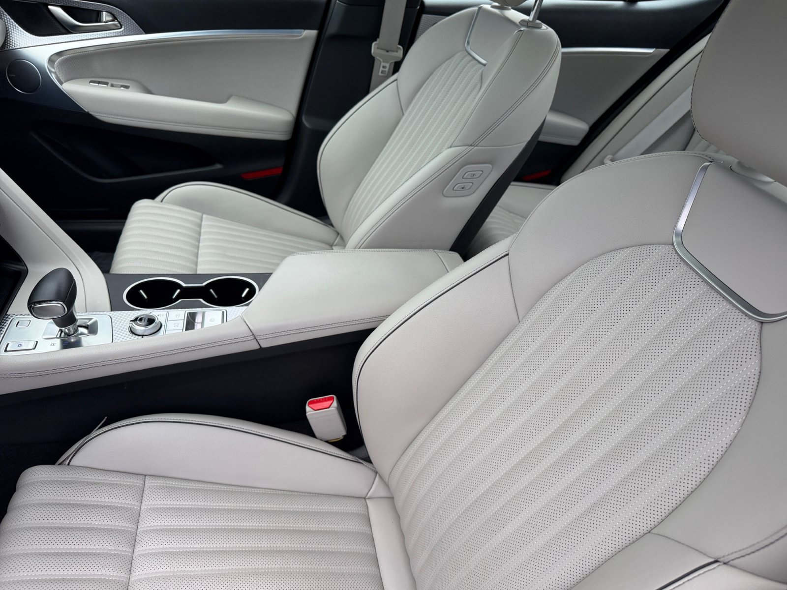 Used 2023 Genesis G70 2.0T w/ Sport Prestige Package AWD/4WD image 17