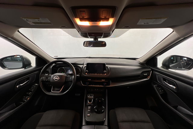 Used 2025 Nissan Rogue SV FWD image 9
