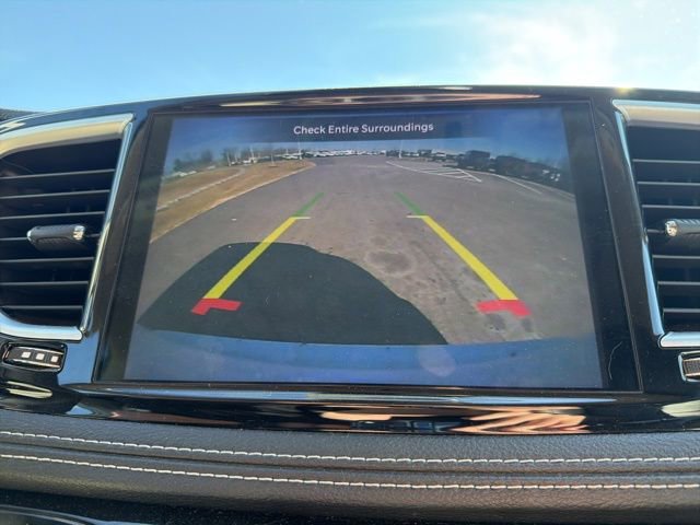 Used 2023 Chrysler Pacifica Limited FWD image 30