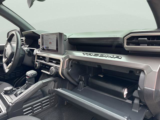 Used 2024 Toyota Tacoma TRD Off-Road image 17