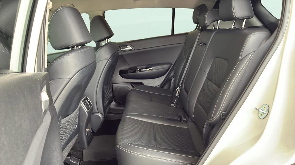 Used 2020 Kia Sportage EX FWD image 24