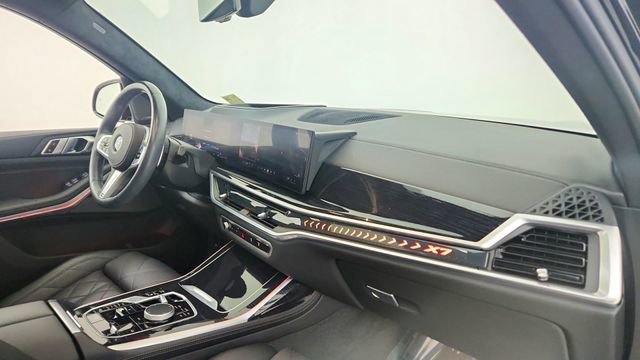 Used 2024 BMW X7 xDrive40i w/ M Sport Package image 22