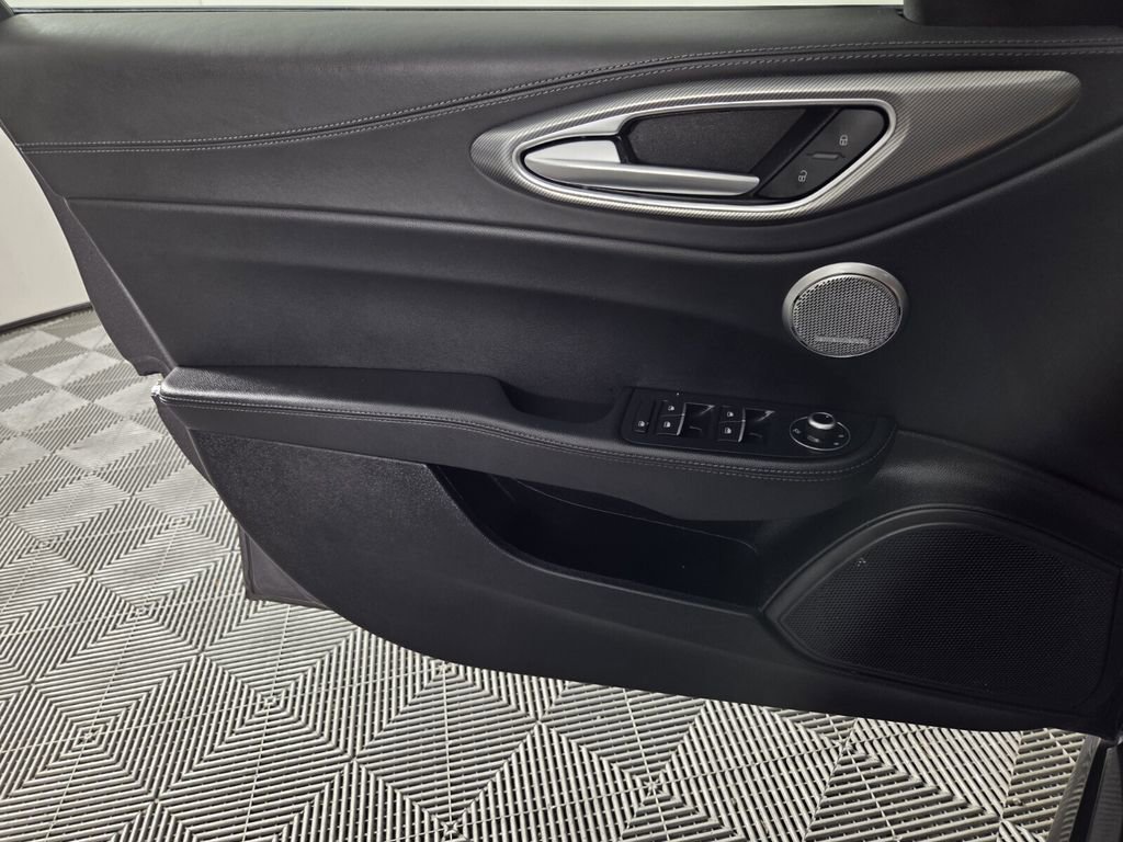 Used 2024 Alfa Romeo Giulia Veloce image 22