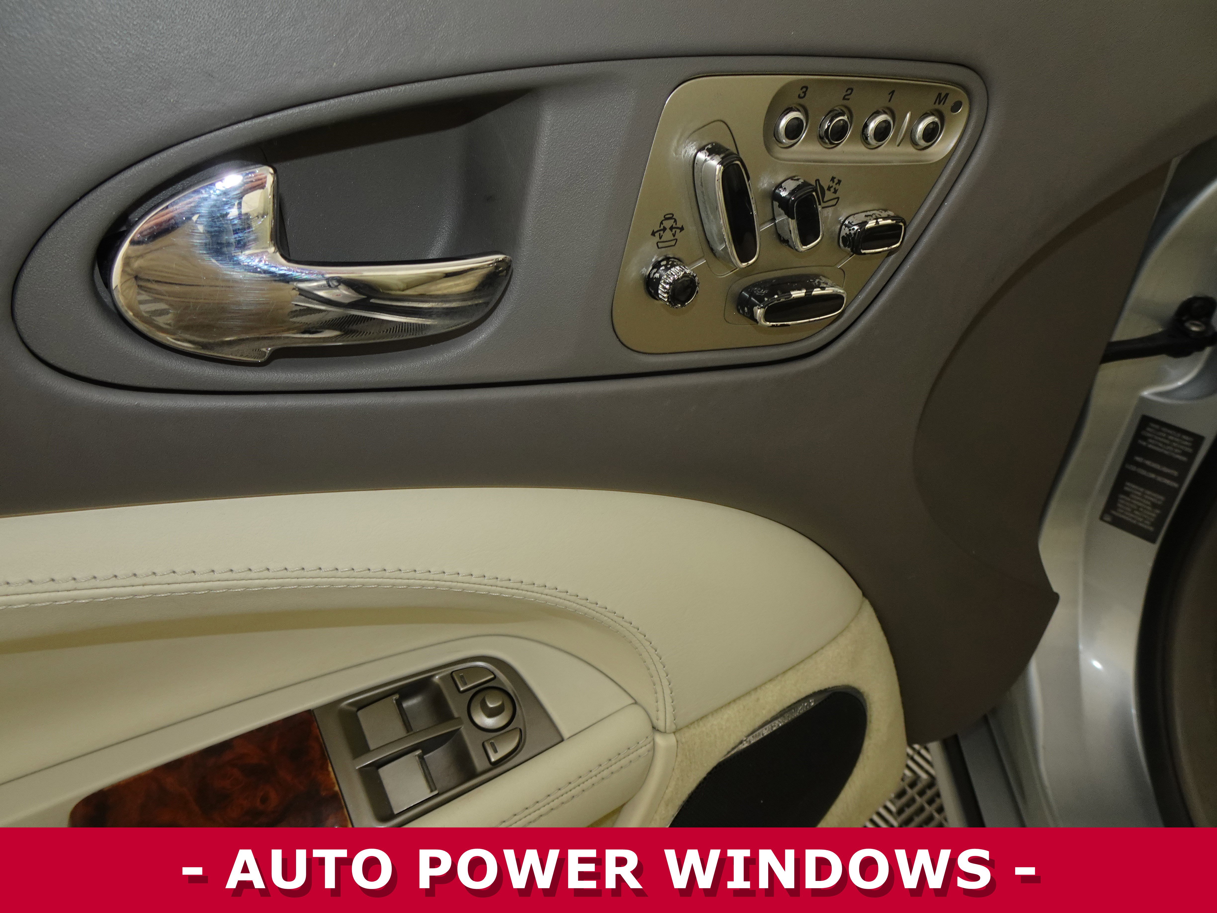 Used 2010 Jaguar XK Convertible image 7