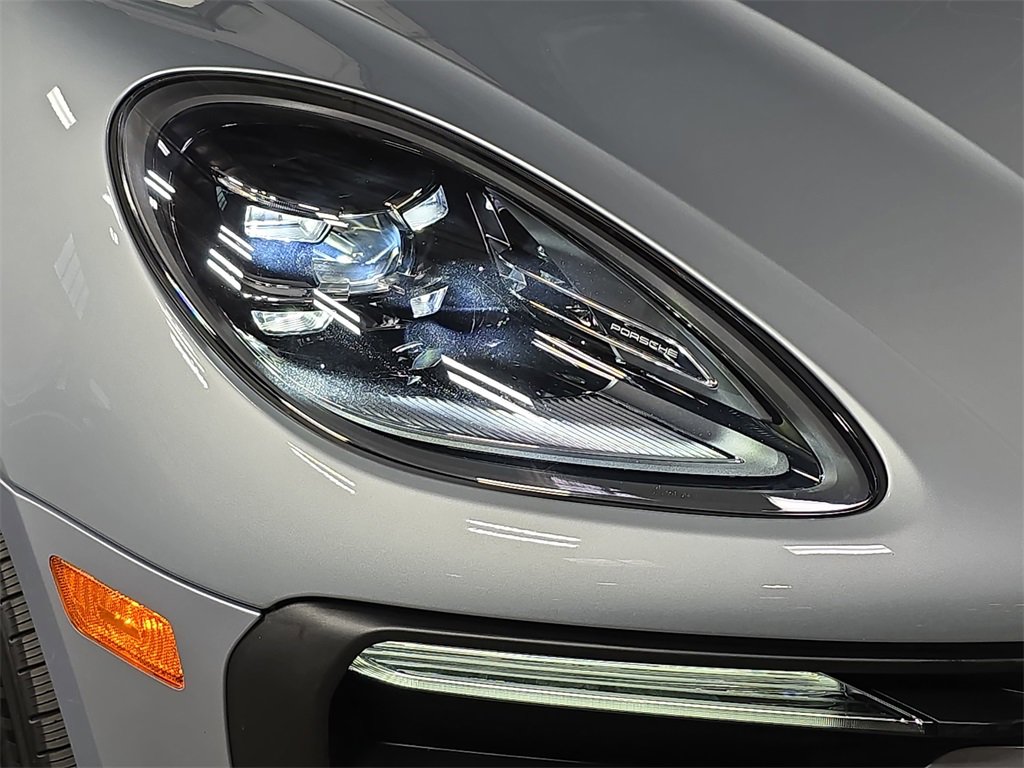 Certified 2025 Porsche Macan image 12