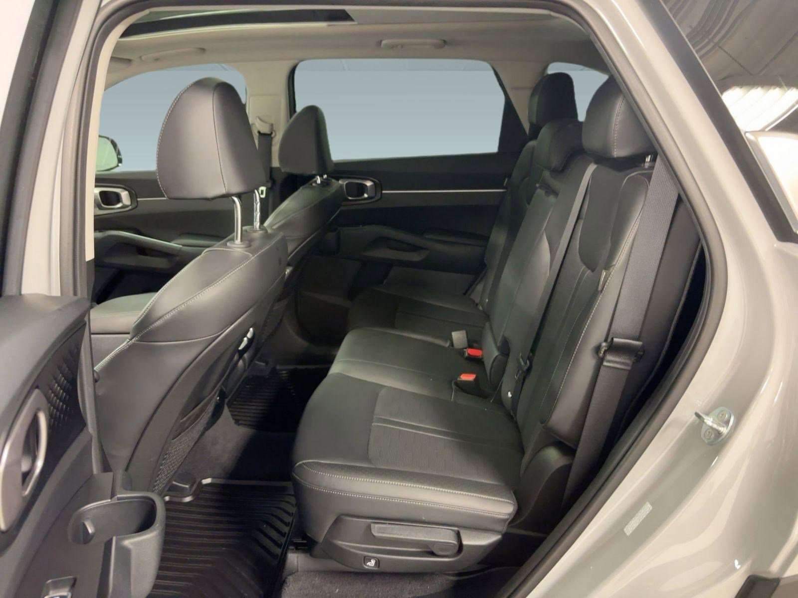 Used 2025 Kia Sorento S w/ Panoramic Sunroof Package image 15