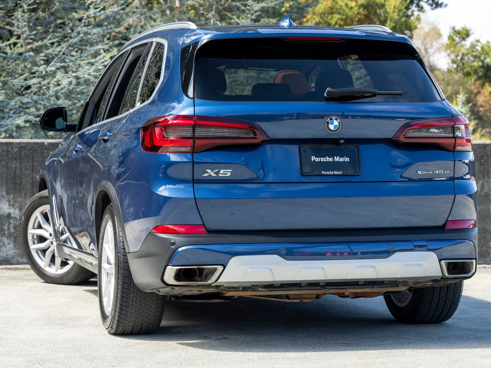 Used 2021 BMW X5 xDrive45e w/ Parking Assistance Package AWD/4WD image 3