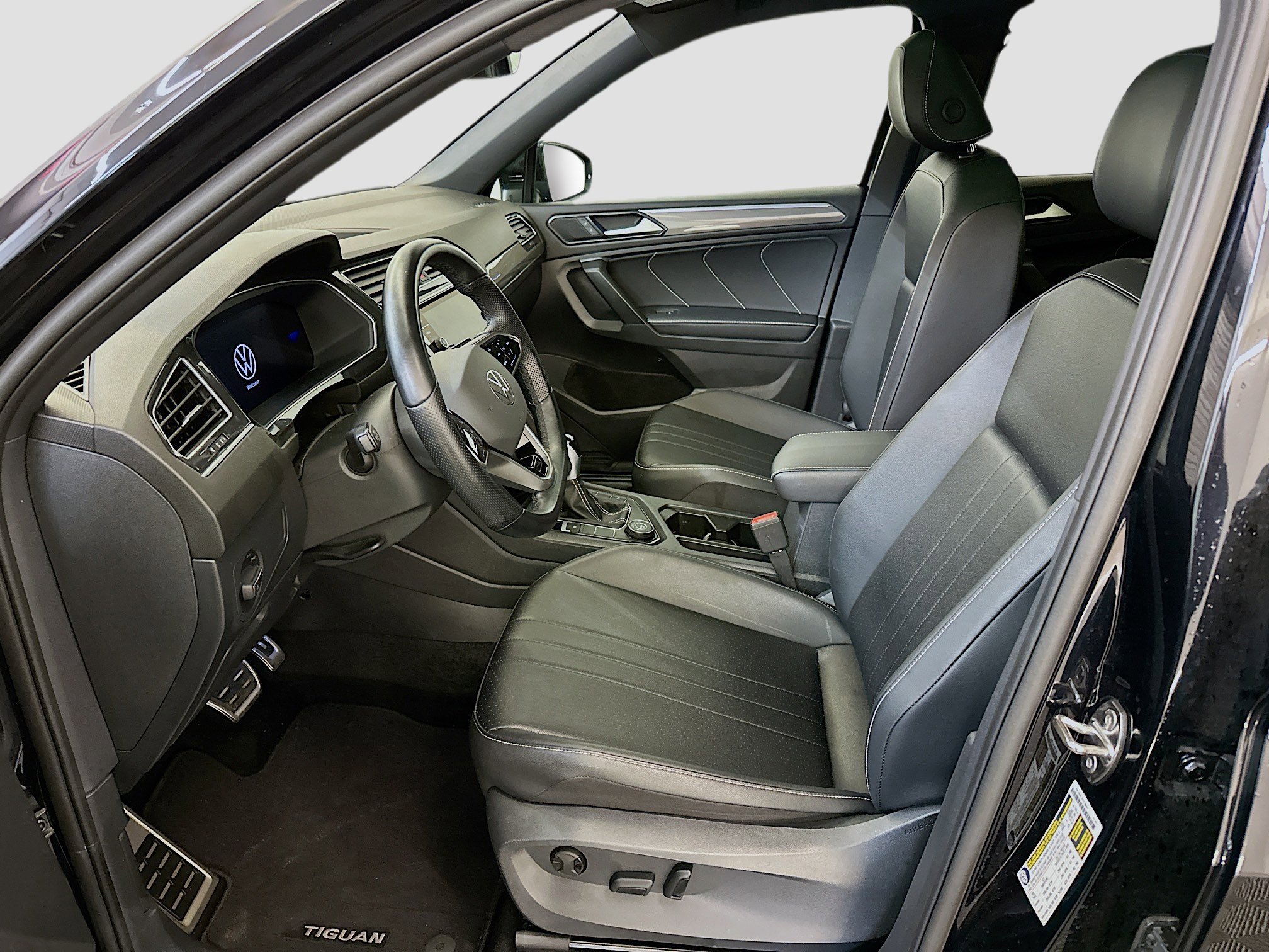 Used 2024 Volkswagen Tiguan SE R-Line image 13