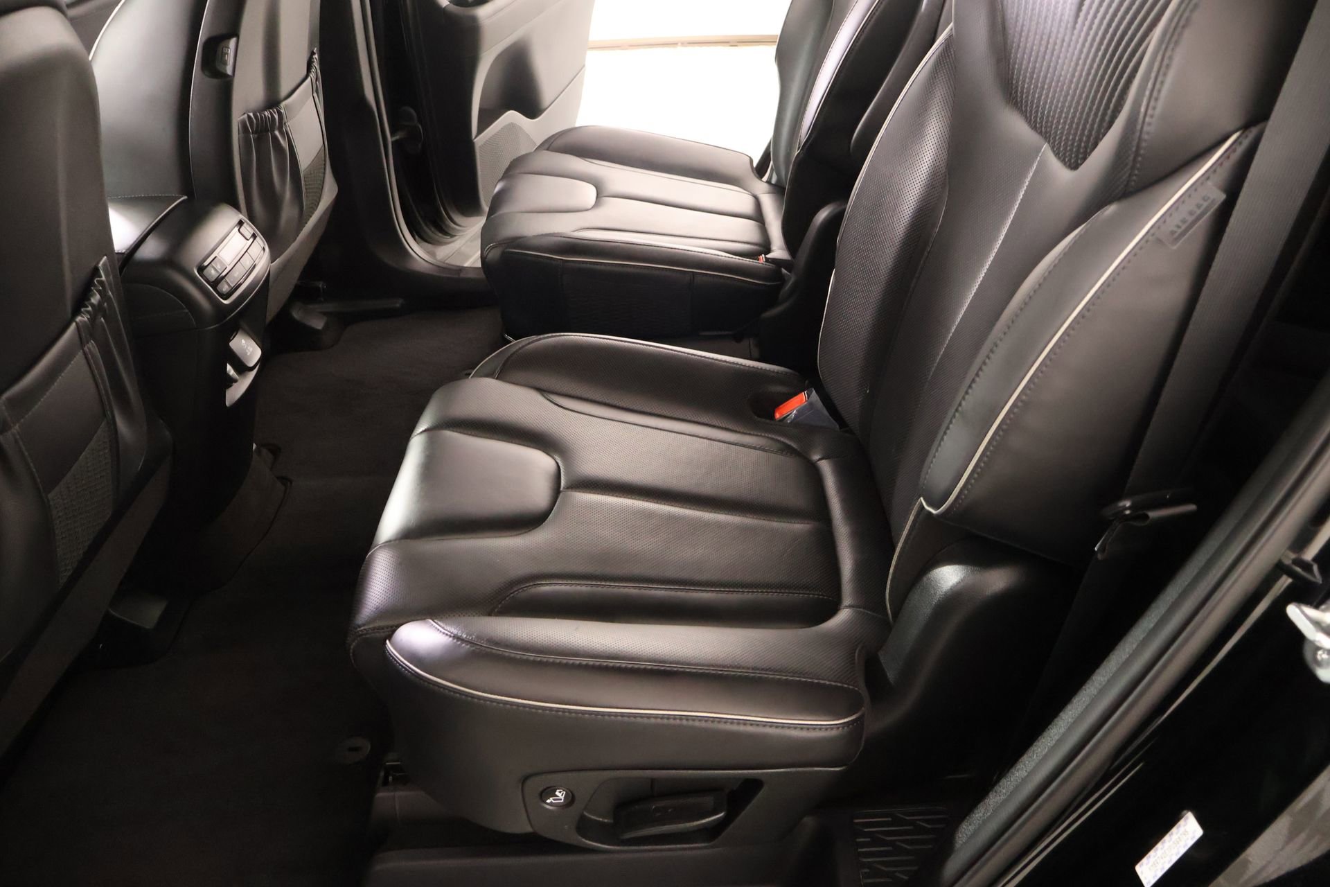 Used 2023 Hyundai Palisade Calligraphy image 13