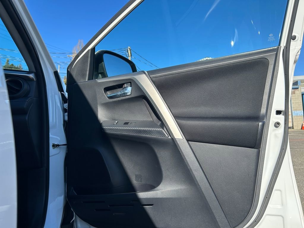 Used 2015 Toyota RAV4 XLE image 25