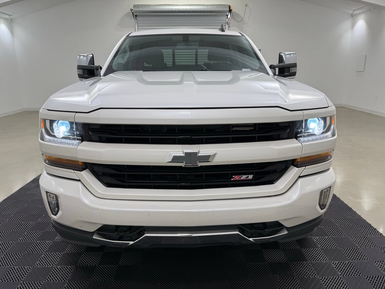 Used 2018 Chevrolet Silverado 1500 LT w/ All Star Edition AWD/4WD image 2