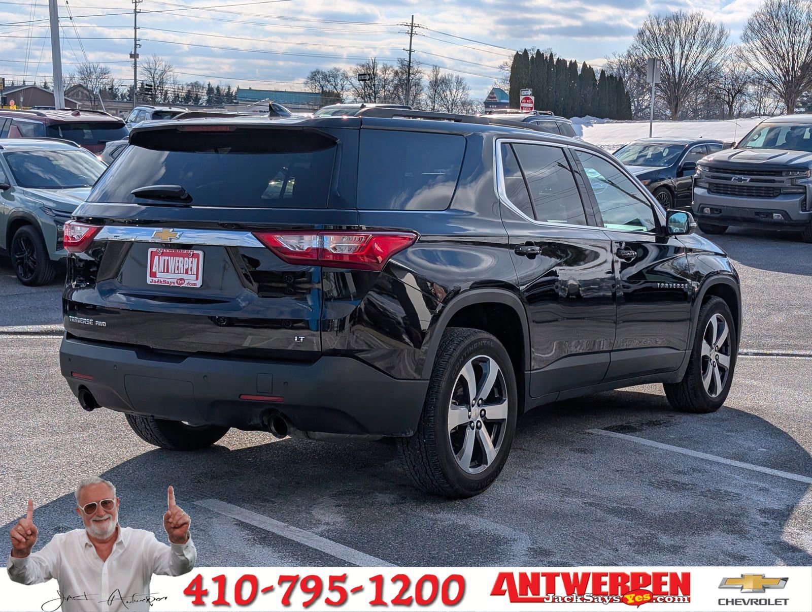 Used 2020 Chevrolet Traverse LT w/ LT Premium Package image 3