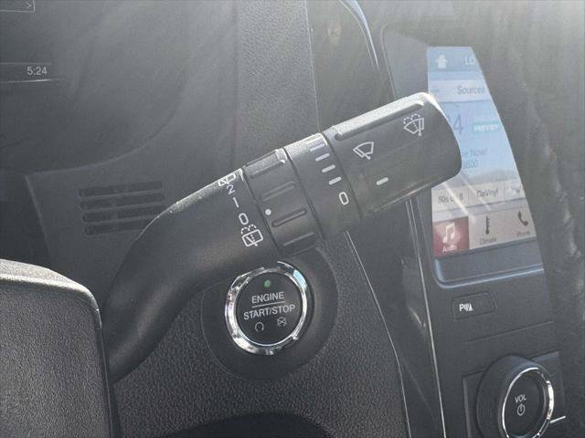 Used 2019 Ford Explorer XLT w/ Equipment Group 202A AWD/4WD image 24
