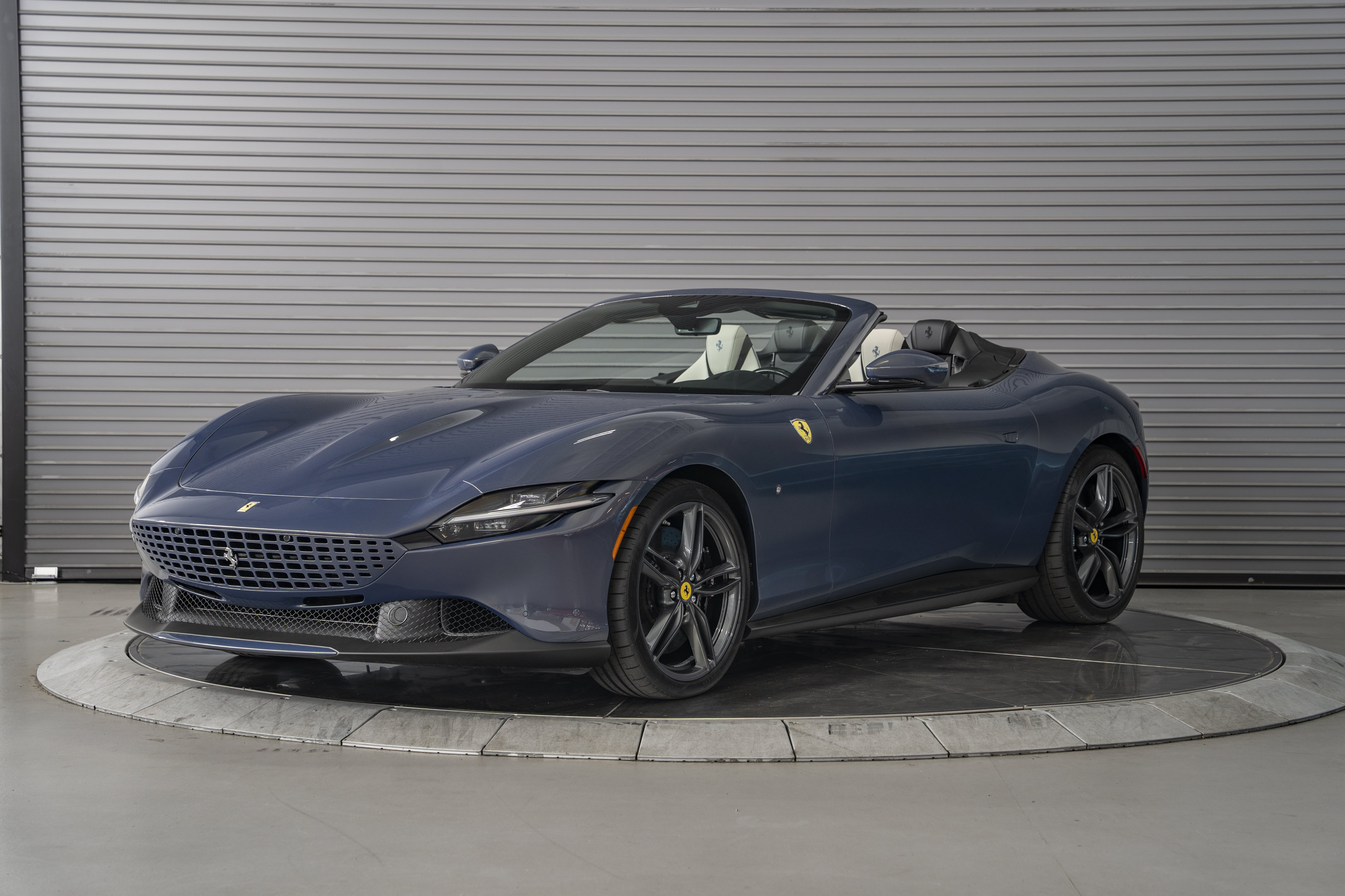 Used 2025 Ferrari Roma Spider RWD image 1