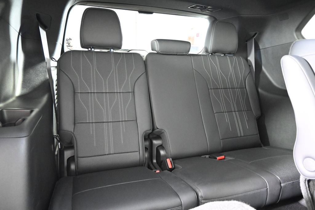 Used 2025 Buick Enclave Avenir w/ Super Cruise Package AWD/4WD image 16