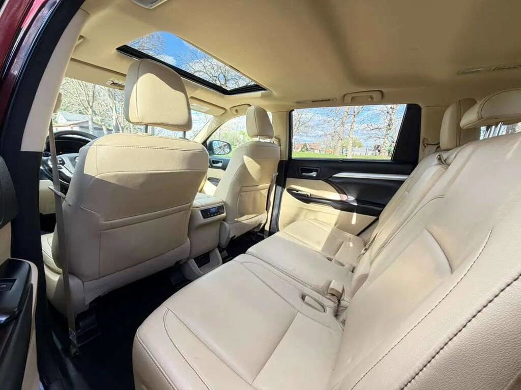 Used 2018 Toyota Highlander XLE image 7