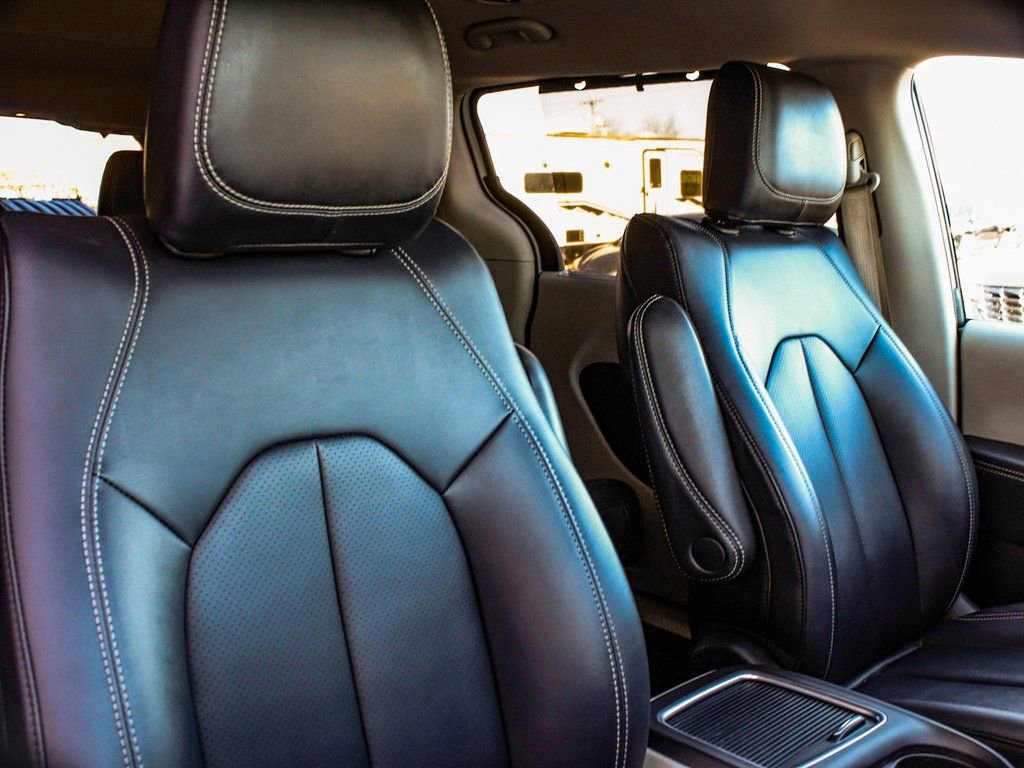 Used 2024 Chrysler Pacifica Touring-L image 42
