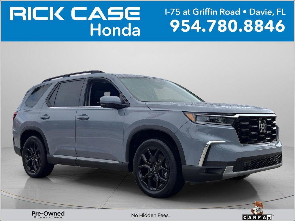 Used 2025 Honda Pilot Touring image 1