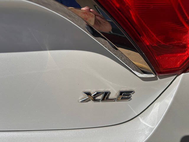 Used 2016 Toyota Camry XLE FWD image 6