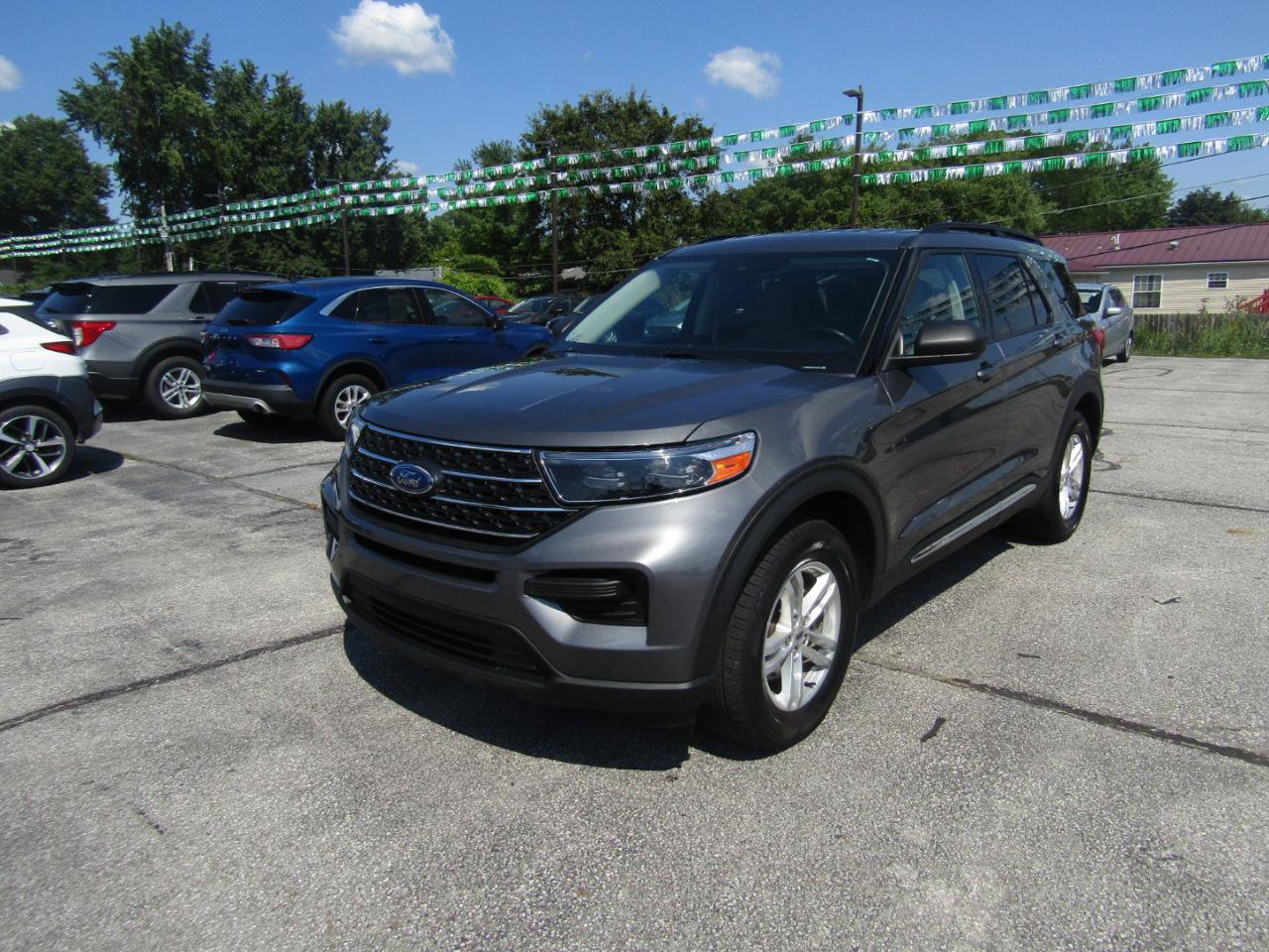 Used 2022 Ford Explorer XLT w/ Class IV Trailer Tow Package AWD/4WD image 3