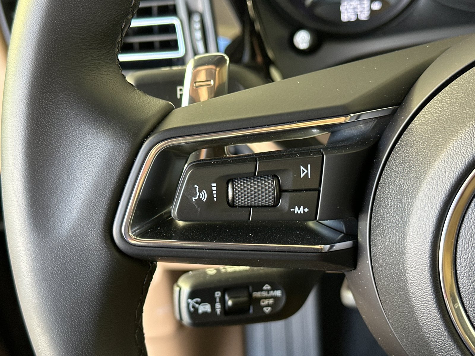 Certified 2026 Porsche Macan AWD/4WD image 27