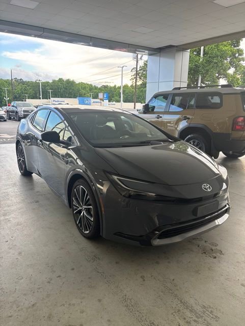 Used 2025 Toyota Prius XLE FWD image 2