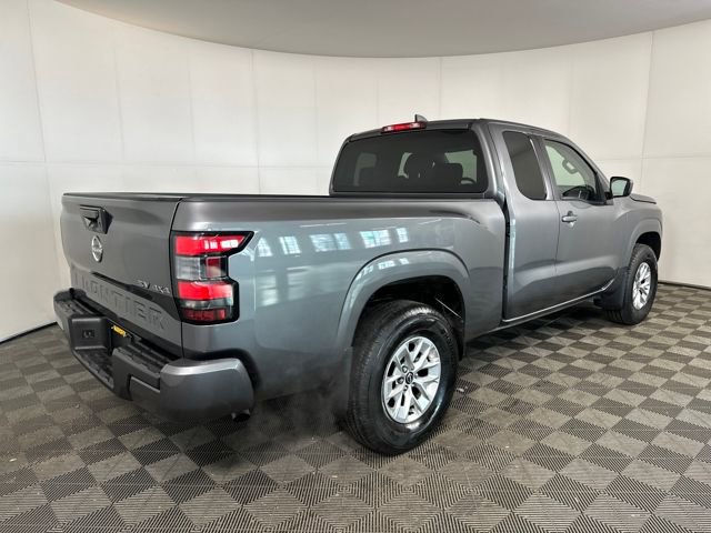 Used 2024 Nissan Frontier SV image 3