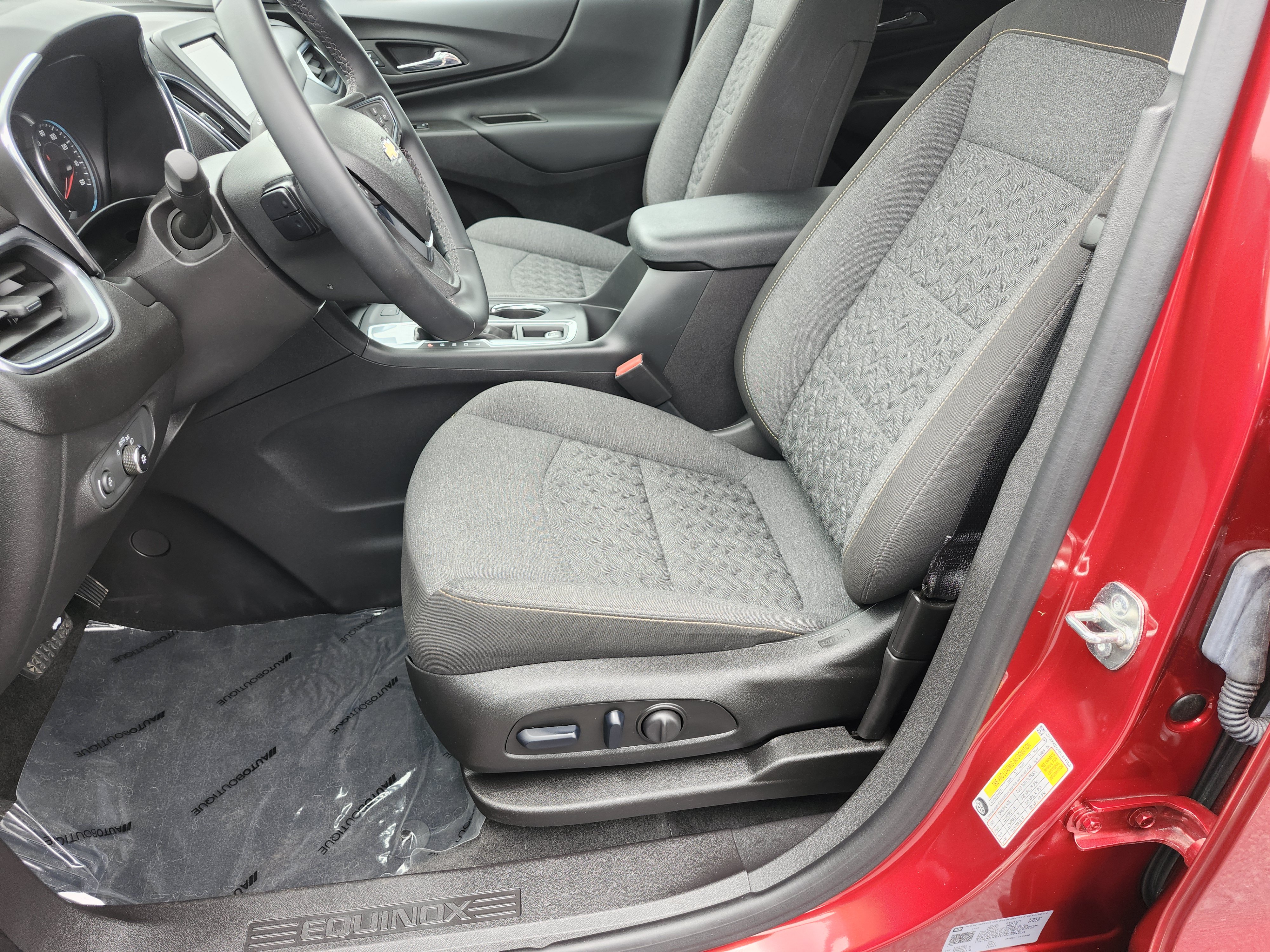 Used 2024 Chevrolet Equinox LT FWD image 24