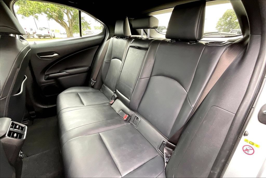 Used 2019 Lexus UX 200 w/ Premium Package FWD image 19
