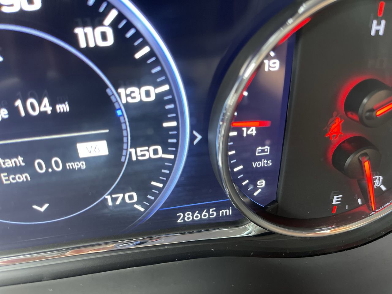 Certified 2023 GMC Acadia SLT w/ Technology Package FWD image 12