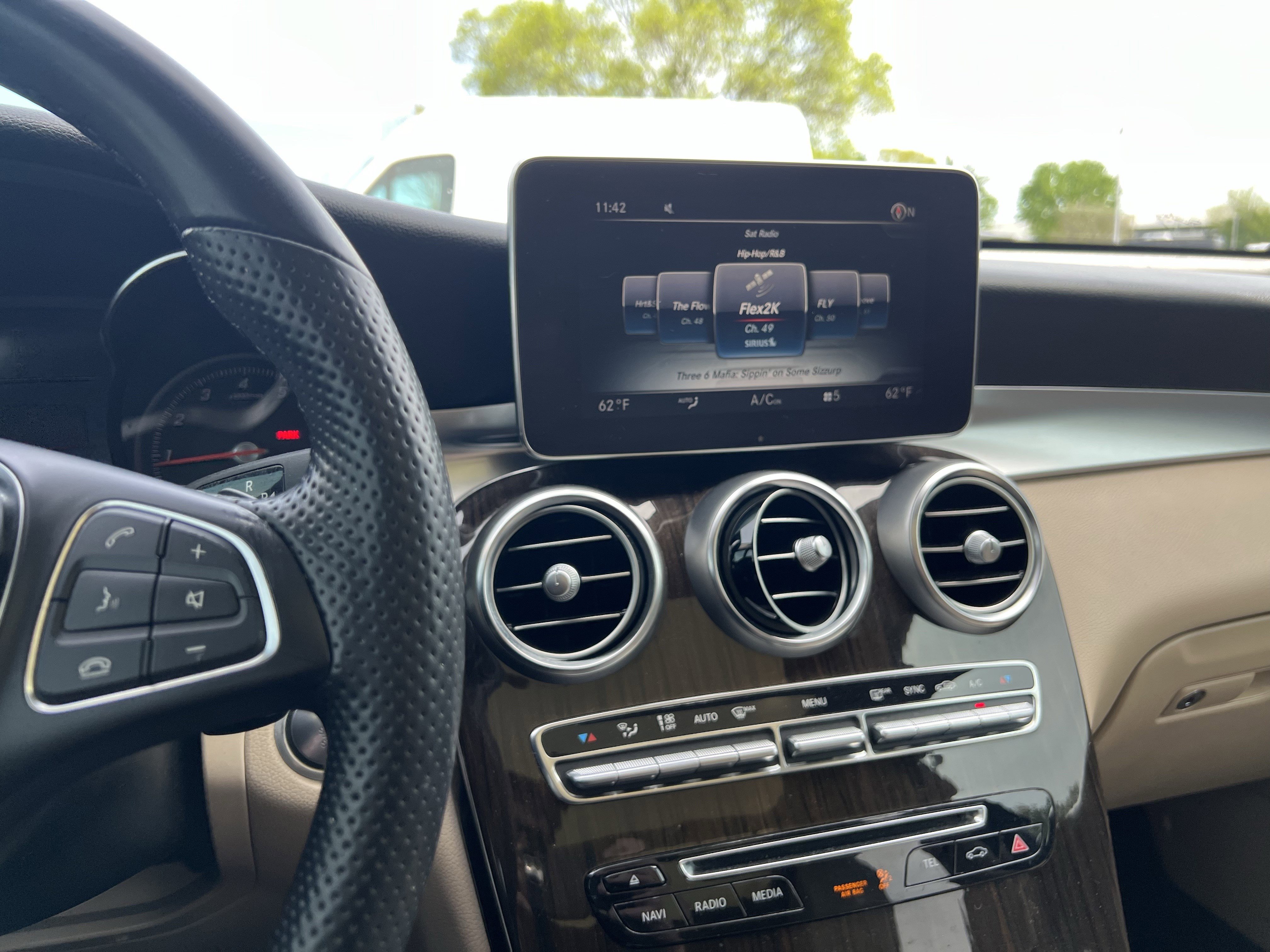 Used 2019 Mercedes-Benz GLC 300 4MATIC image 32