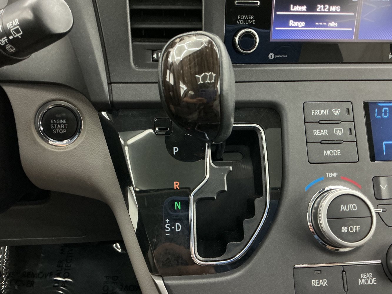 Used 2020 Toyota Sienna XLE AWD/4WD image 36