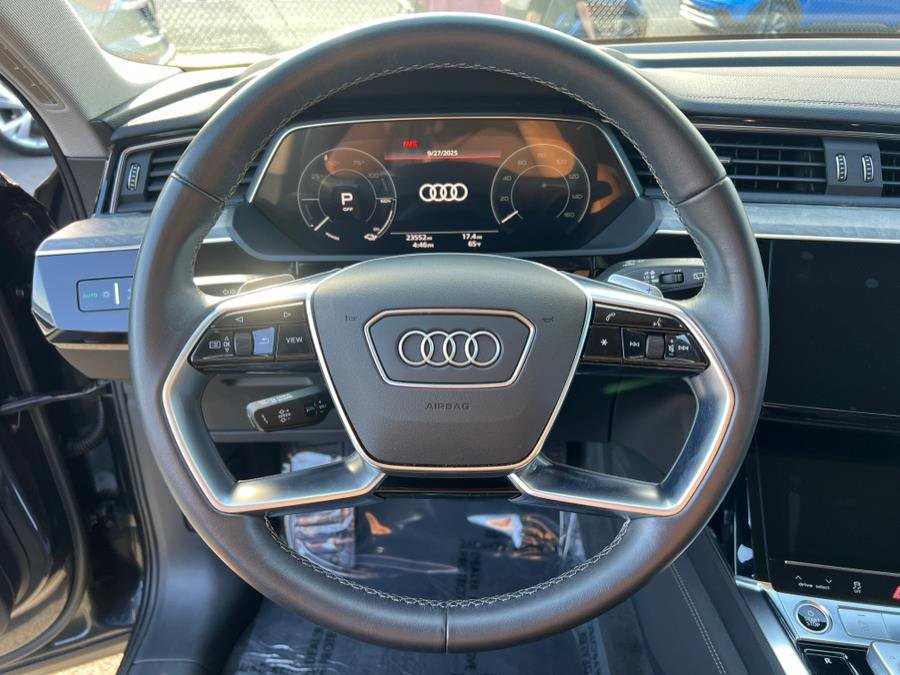 Used 2023 Audi e-tron Premium Plus w/ Premium Plus Package image 12