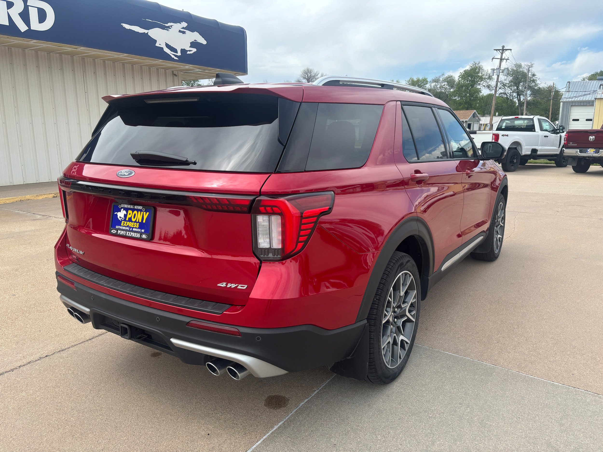 Used 2025 Ford Explorer Platinum w/ Ultimate Package AWD/4WD image 3