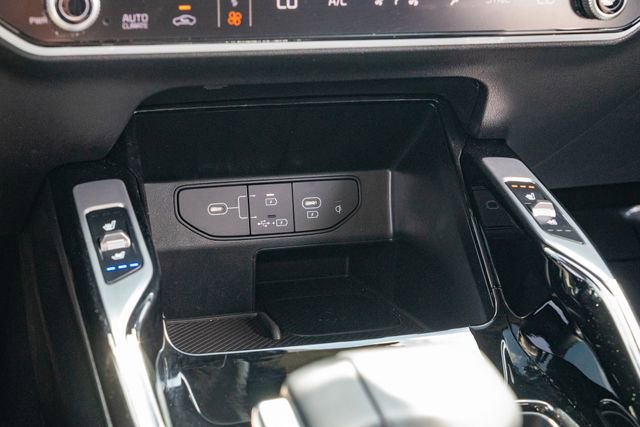 Certified 2025 Kia Sorento SX image 20