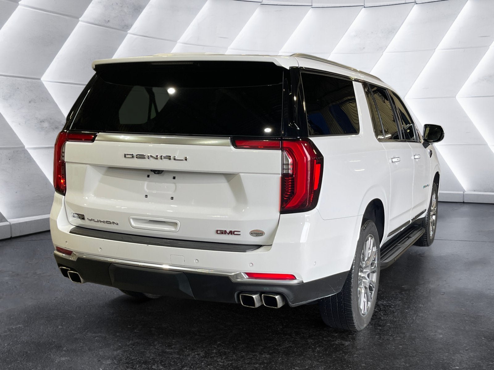 Used 2025 GMC Yukon XL Denali AWD/4WD image 6