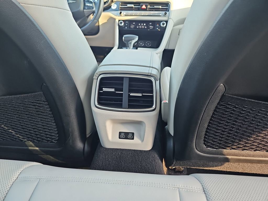 Used 2025 Genesis G70 2.5T image 14