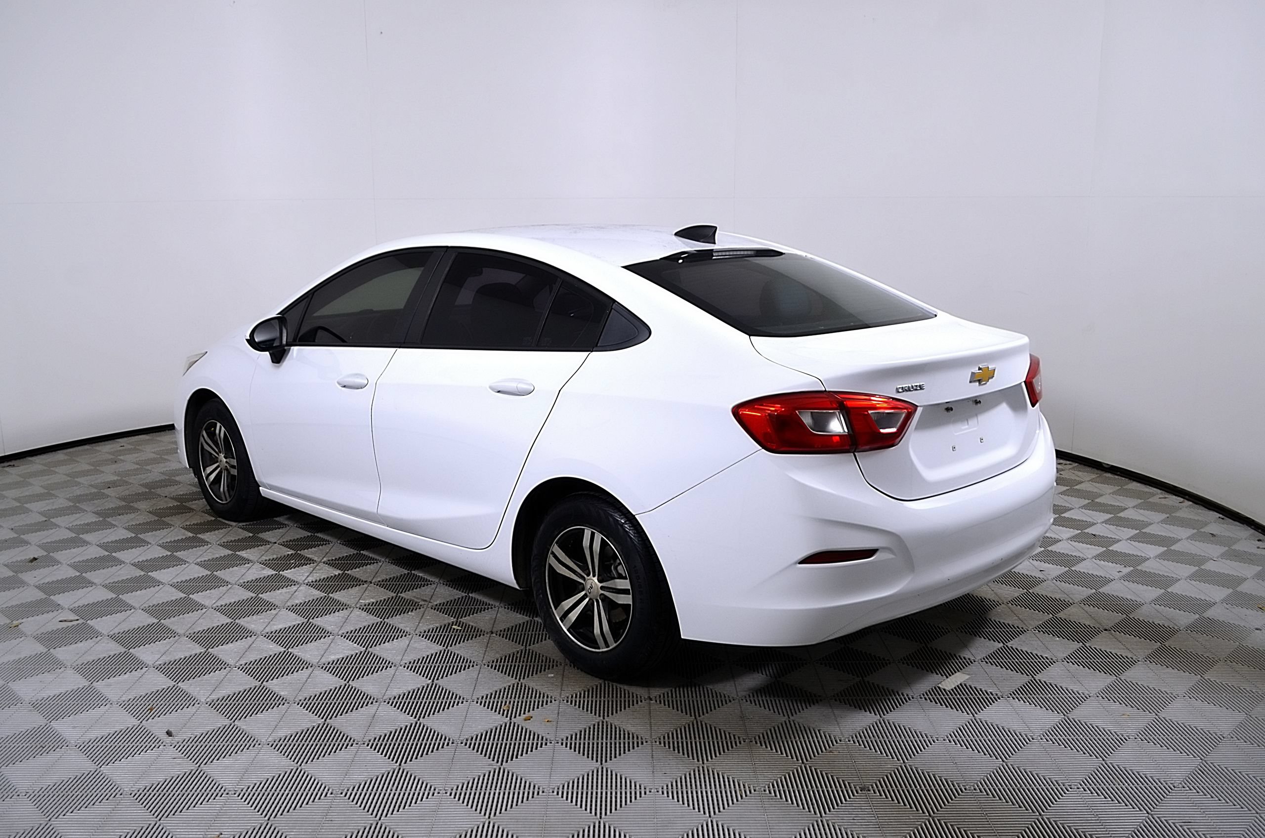 Used 2018 Chevrolet Cruze LS FWD image 10